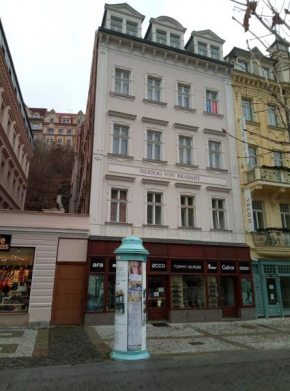 Kamil Apartments, Kolonada